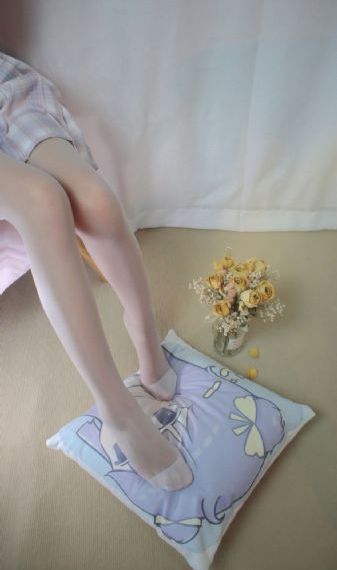 极品嫩模打开双腿呻吟不断_在线视频网